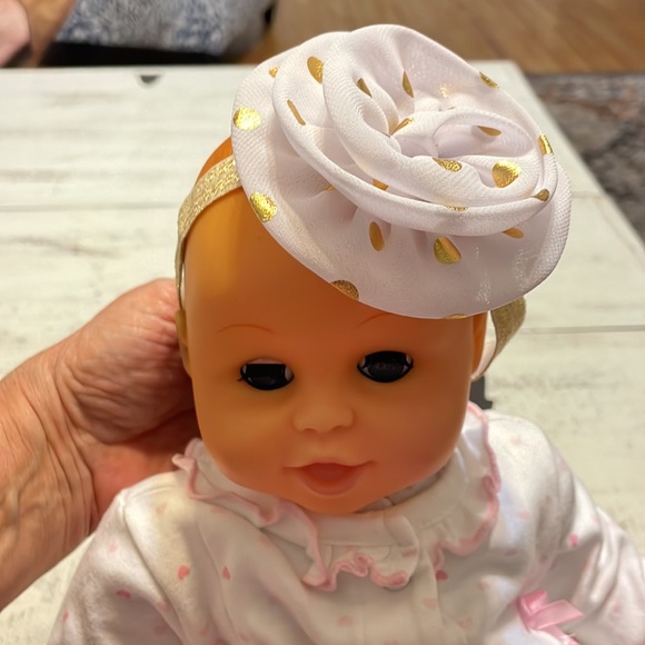 Two gorgeous headbands fit for a little princess 👑 One with a gold crown. - Picture 5 of 9